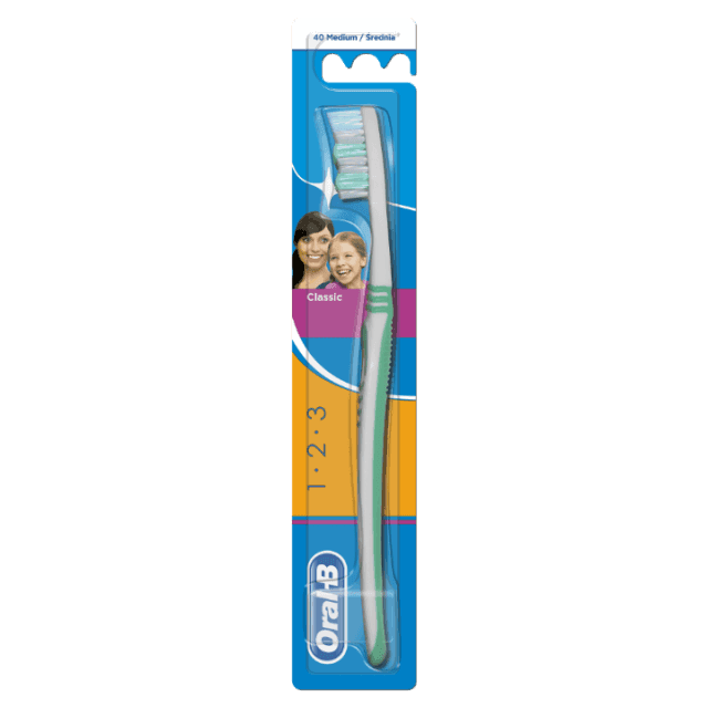Oral B četkica za zube 3 effect classic 40 medium